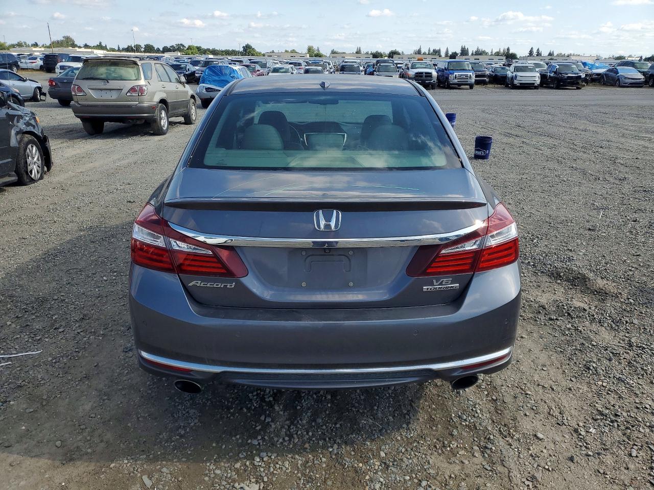 2017 HONDA ACCORD TOURING photo 11