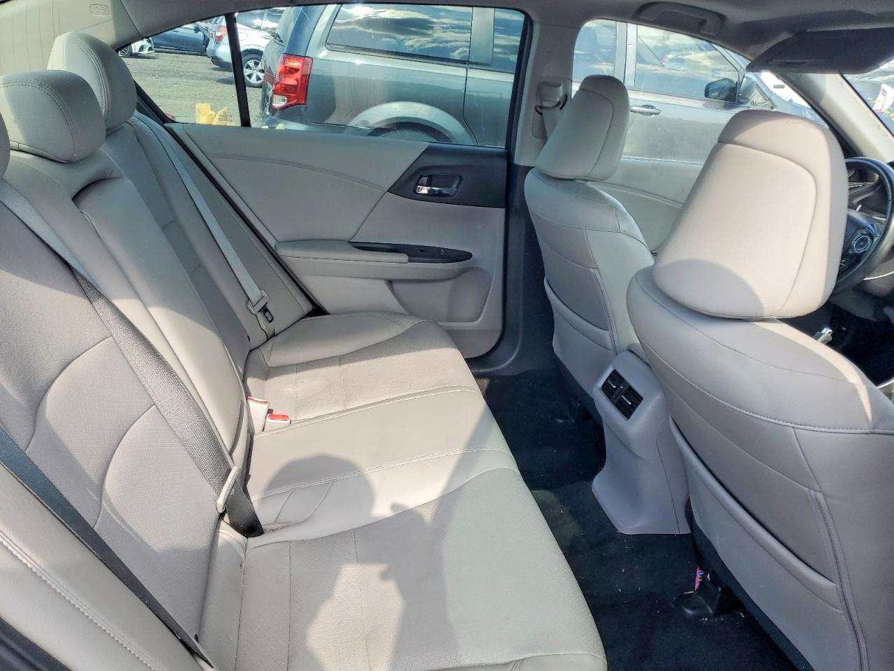 2017 HONDA ACCORD TOURING photo 19