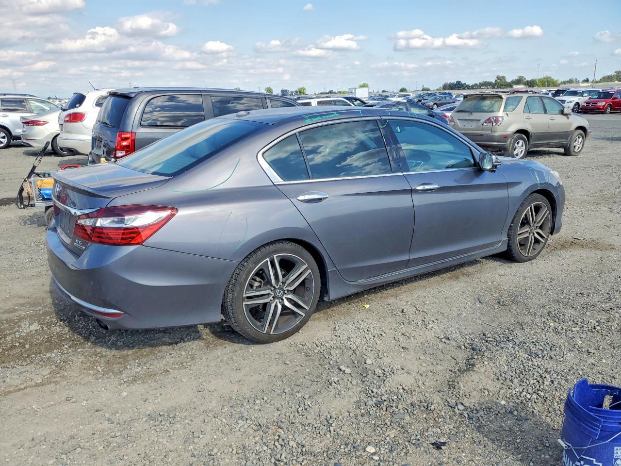 2017 HONDA ACCORD TOURING photo 5