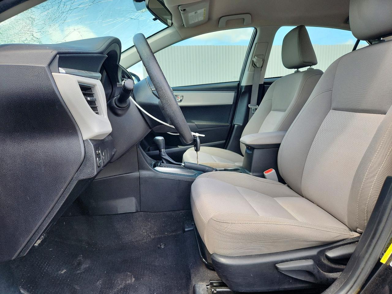 2015 TOYOTA COROLLA LE photo 19