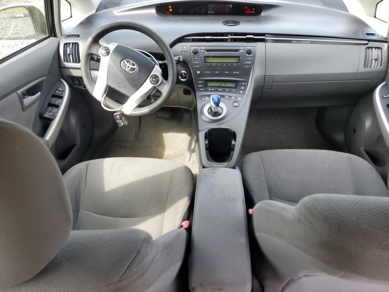 2010 TOYOTA PRIUS photo 8