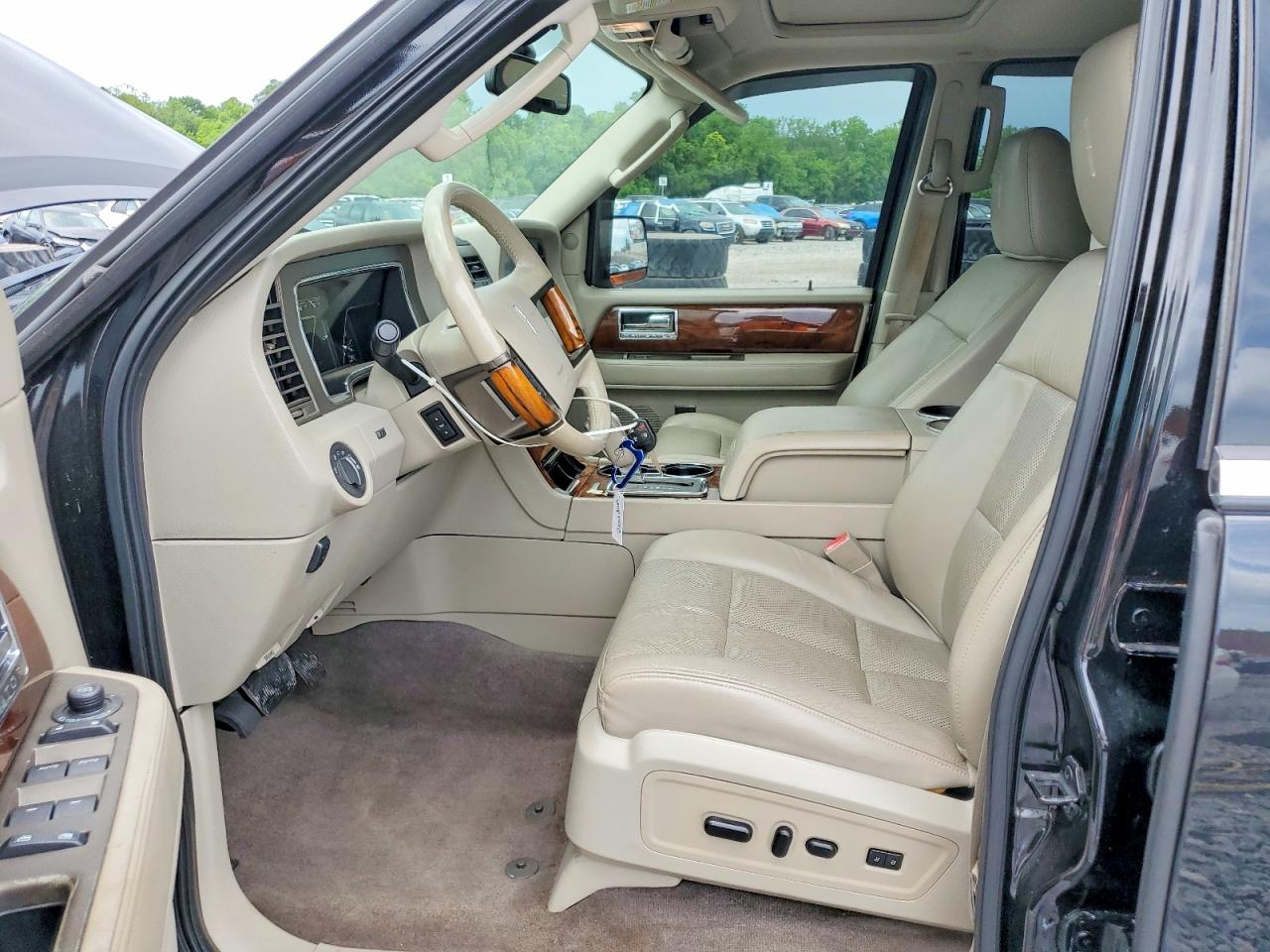 2012 LINCOLN NAVIGATOR photo 13