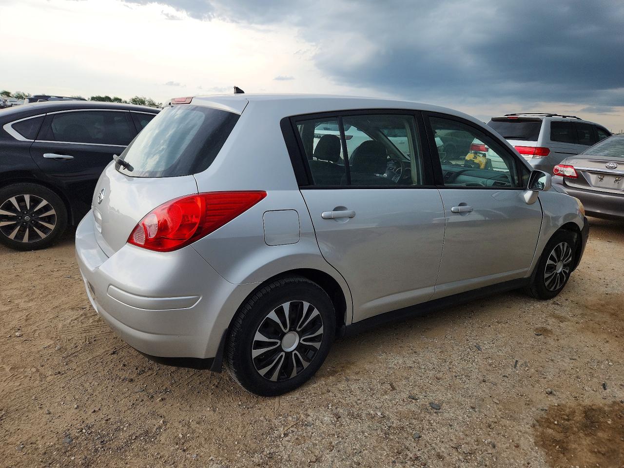2011 NISSAN VERSA 1.8 S photo 5