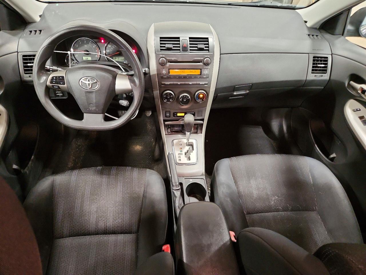 2011 TOYOTA COROLLA S photo 8