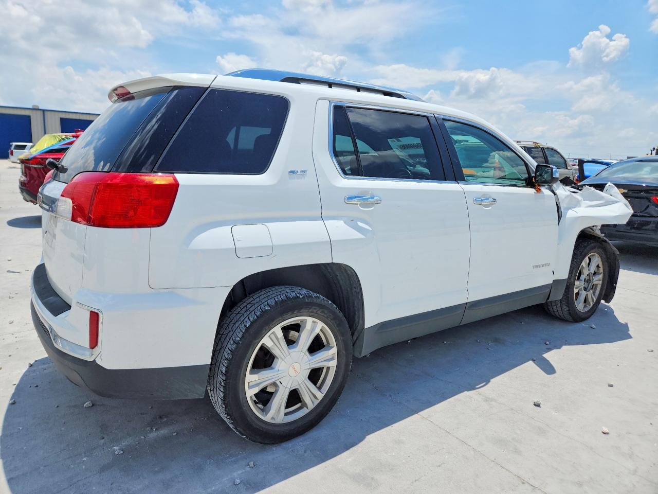 2017 GMC TERRAIN SLT photo 3