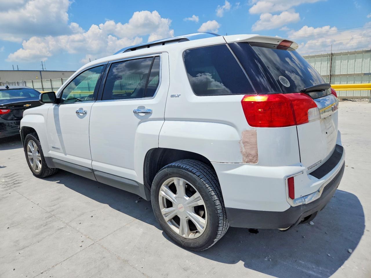 2017 GMC TERRAIN SLT photo 2