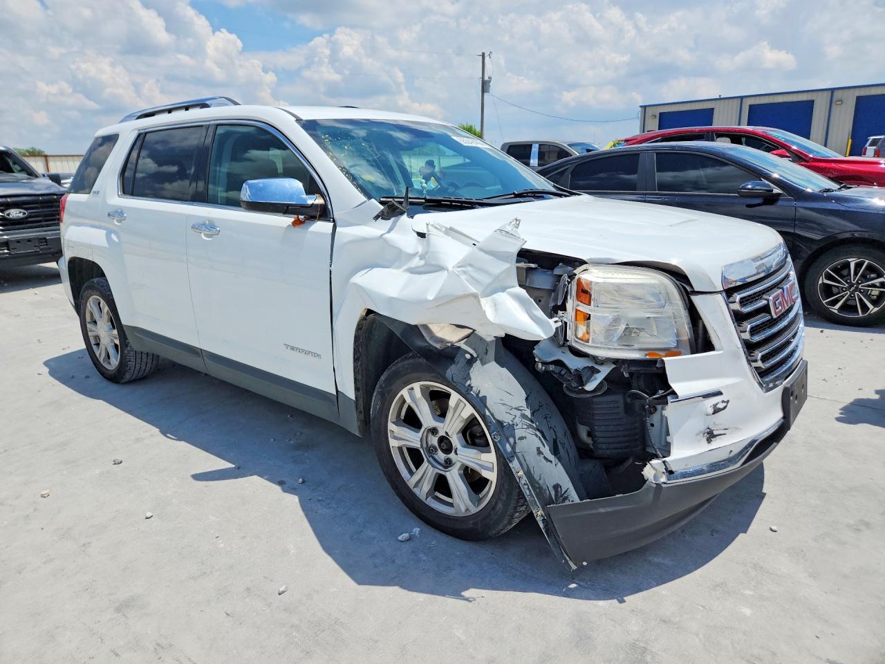 2017 GMC TERRAIN SLT photo 4