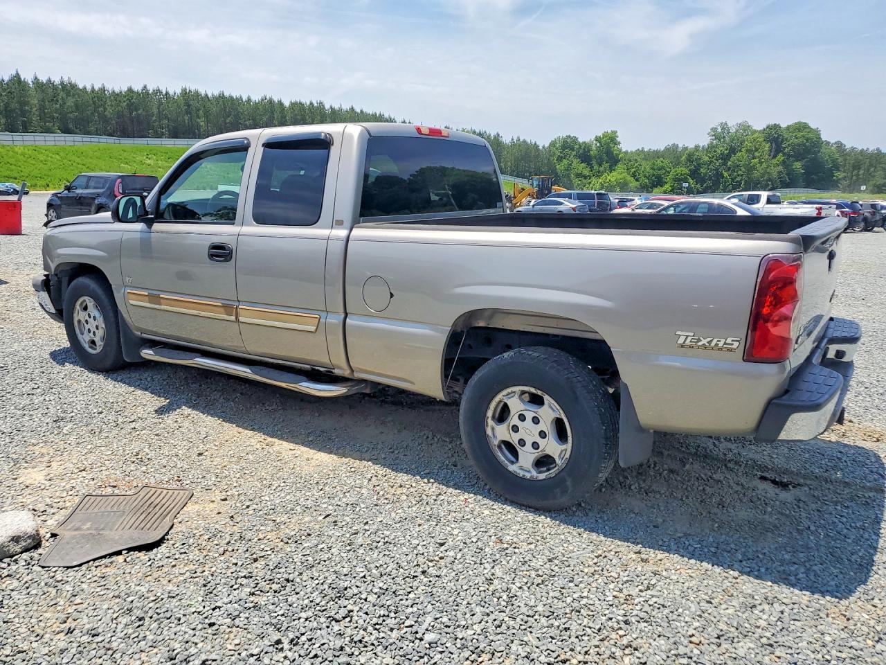2003 CHEVROLET SILVERADO C1500 photo 3