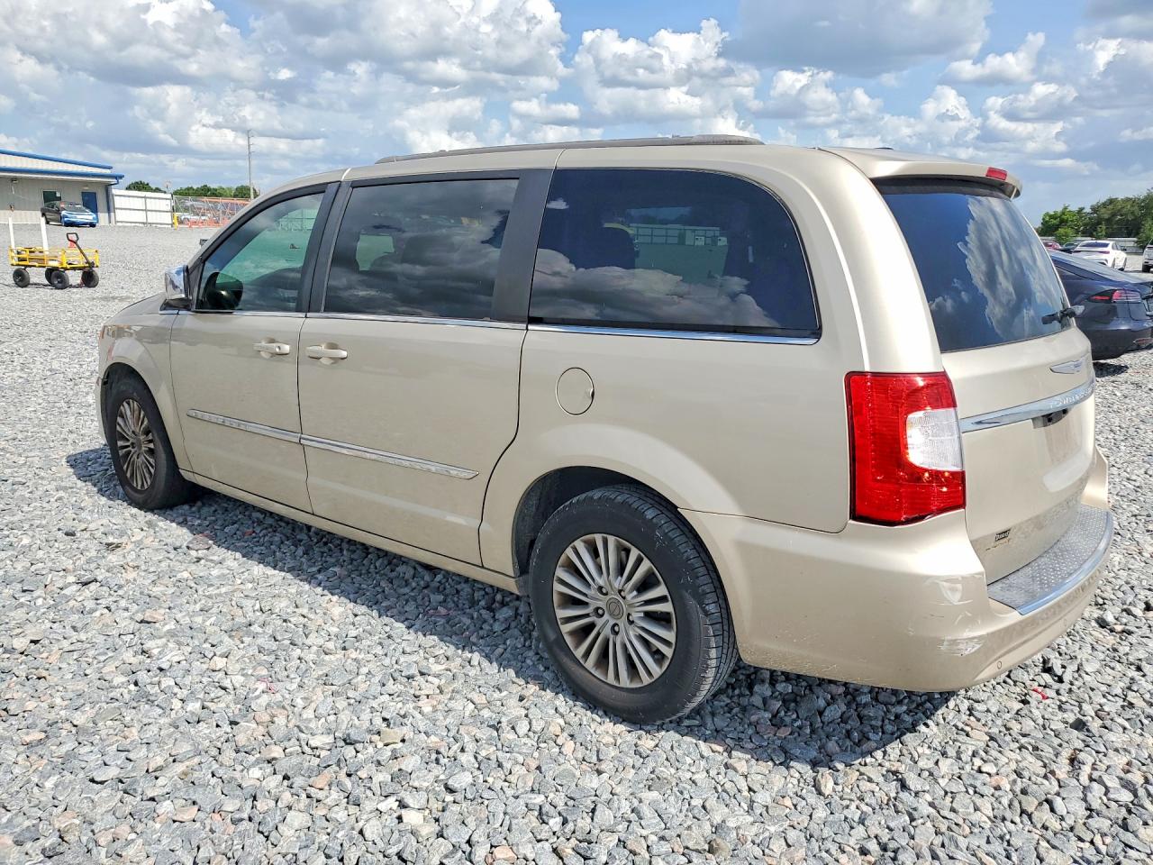 2015 CHRYSLER TOWN & COUNTRY TOURING photo 3