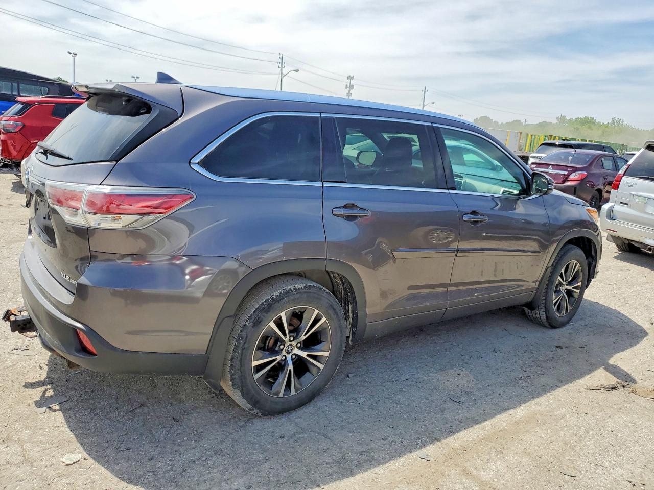 2016 TOYOTA HIGHLANDER XLE photo 5