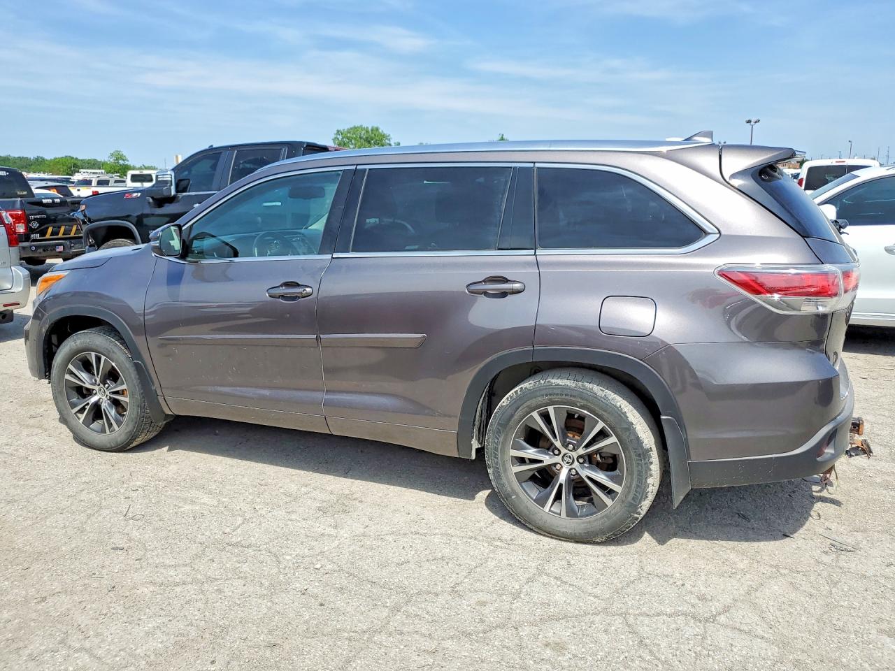 2016 TOYOTA HIGHLANDER XLE photo 3