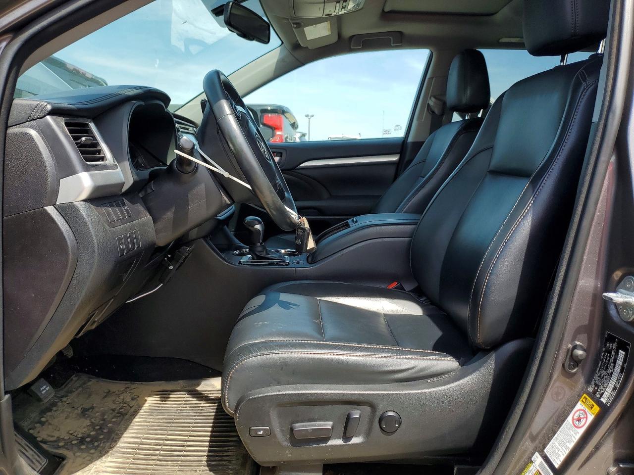2016 TOYOTA HIGHLANDER XLE photo 13