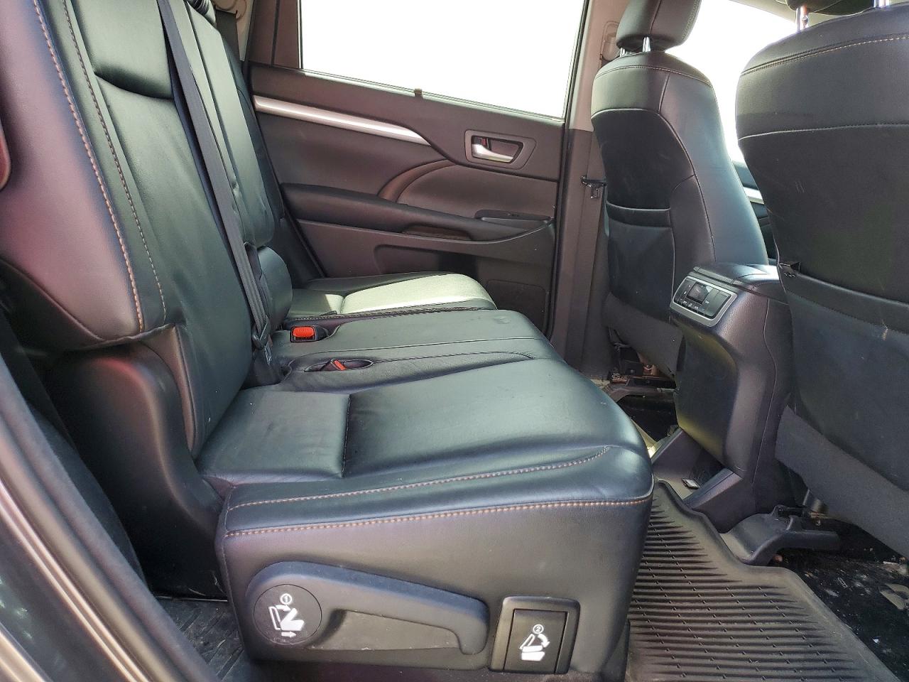 2016 TOYOTA HIGHLANDER XLE photo 21