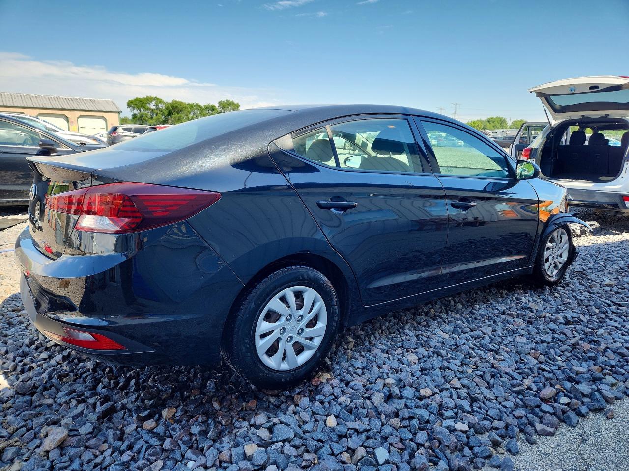2019 HYUNDAI ELANTRA SE photo 3