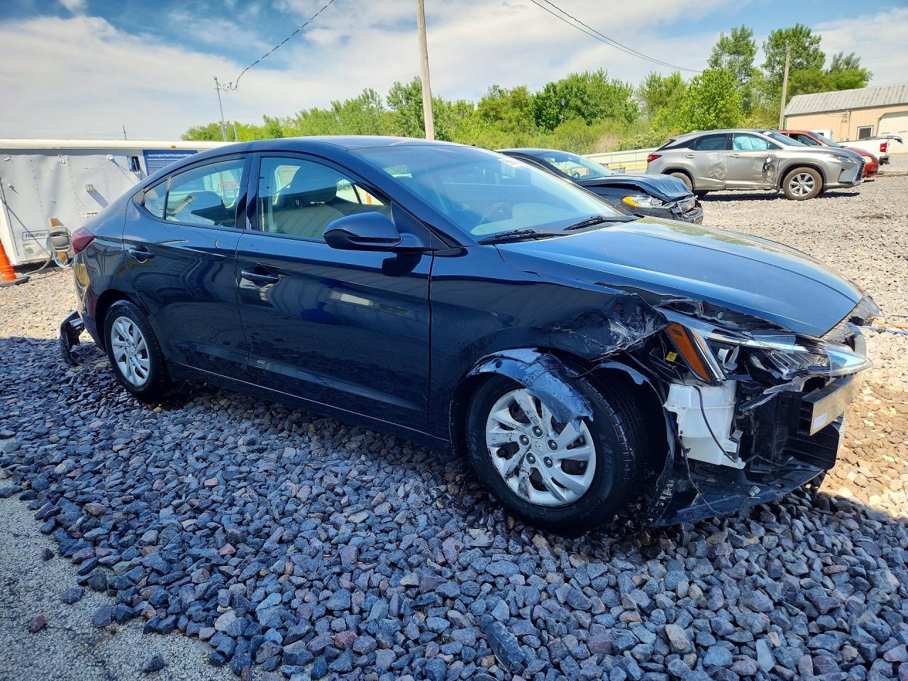2019 HYUNDAI ELANTRA SE photo 4