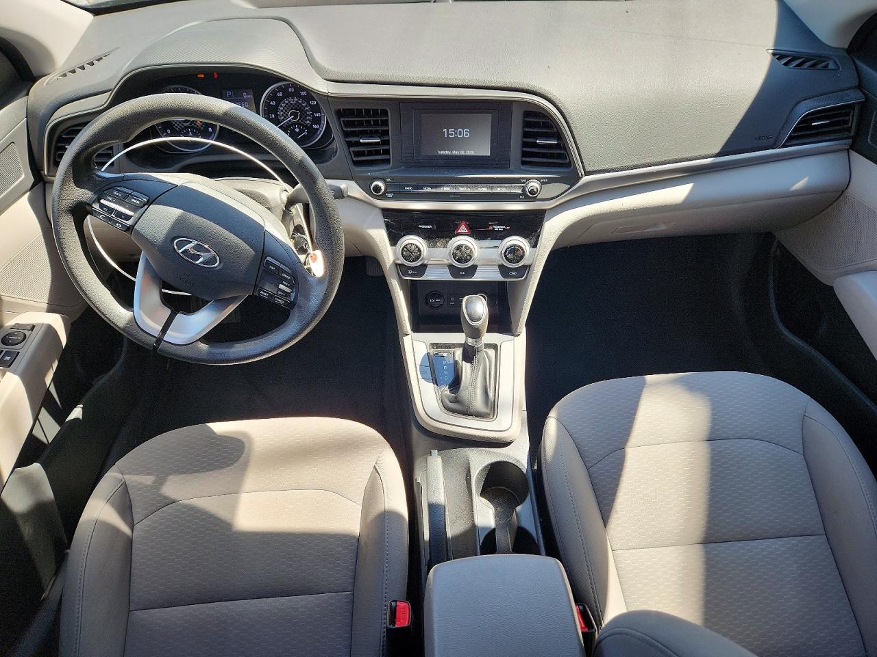 2019 HYUNDAI ELANTRA SE photo 8