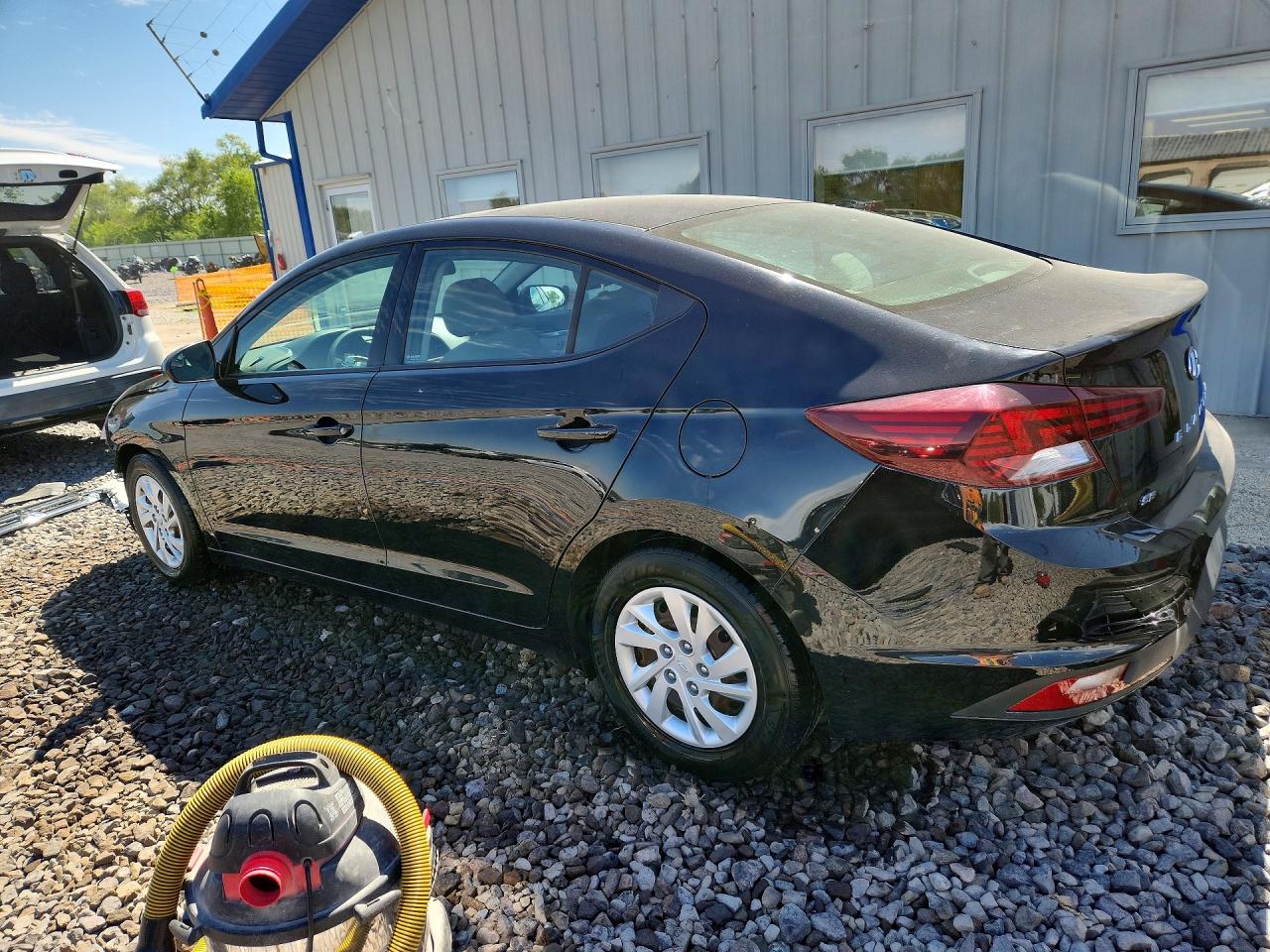 2019 HYUNDAI ELANTRA SE photo 2