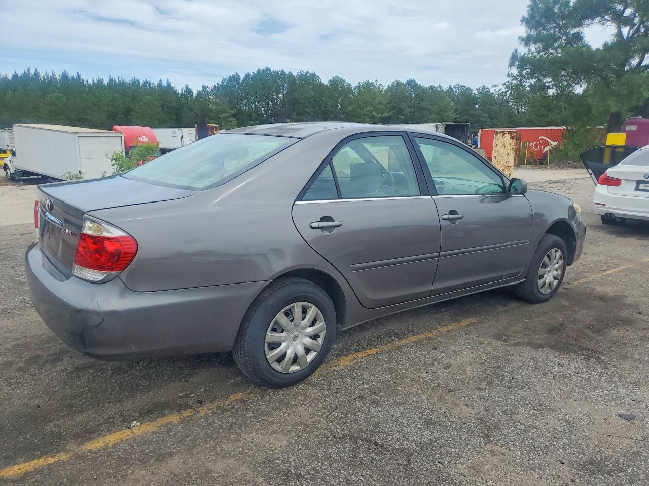 2005 TOYOTA CAMRY LE photo 5