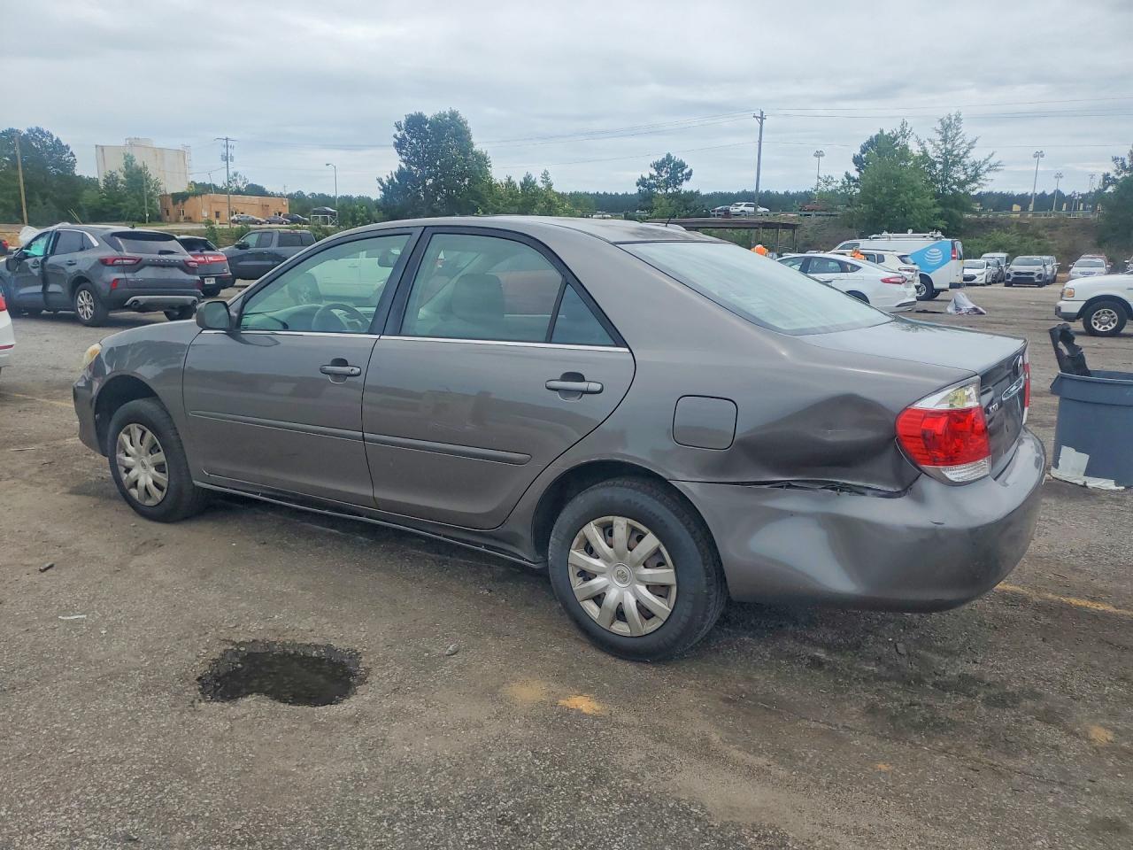 2005 TOYOTA CAMRY LE photo 3