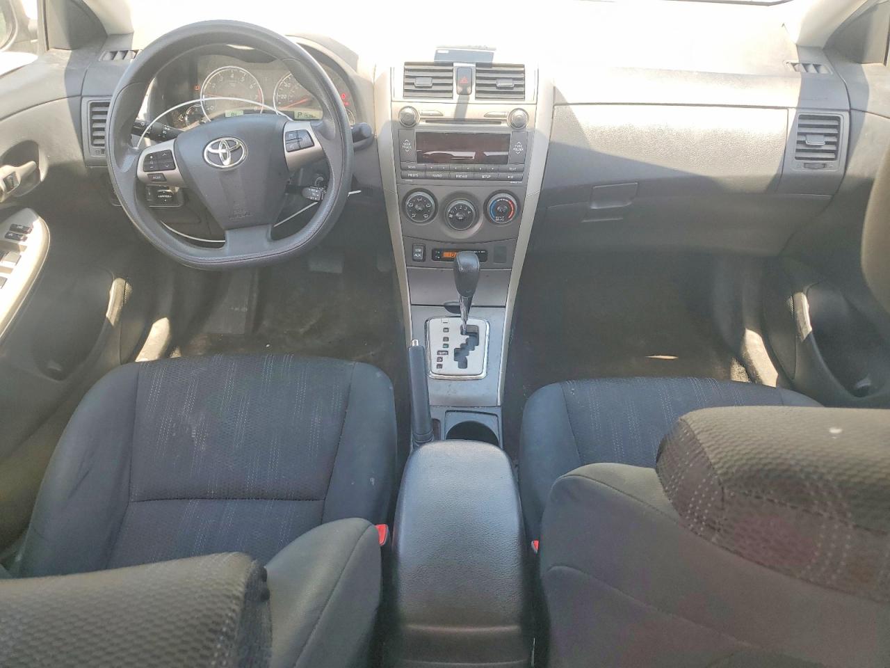2011 TOYOTA COROLLA S photo 8