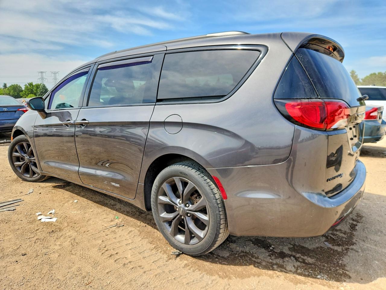 2019 CHRYSLER PACIFICA TOURING L PLUS photo 4