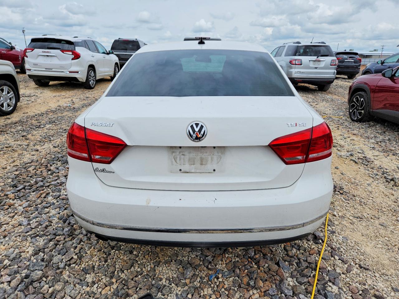 2015 VOLKSWAGEN PASSAT photo 11