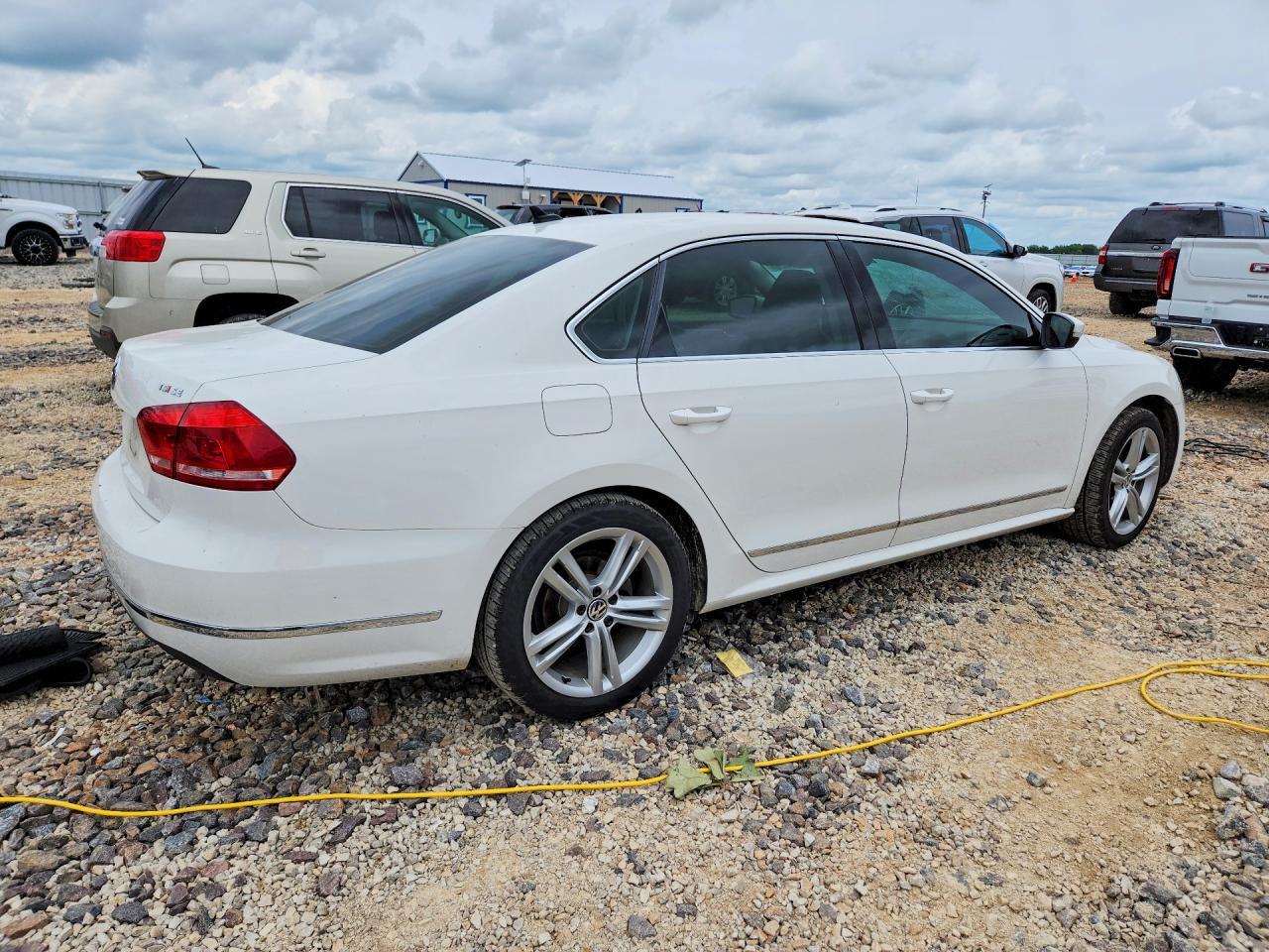 2015 VOLKSWAGEN PASSAT photo 5
