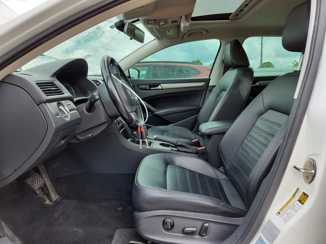 2015 VOLKSWAGEN PASSAT photo 13