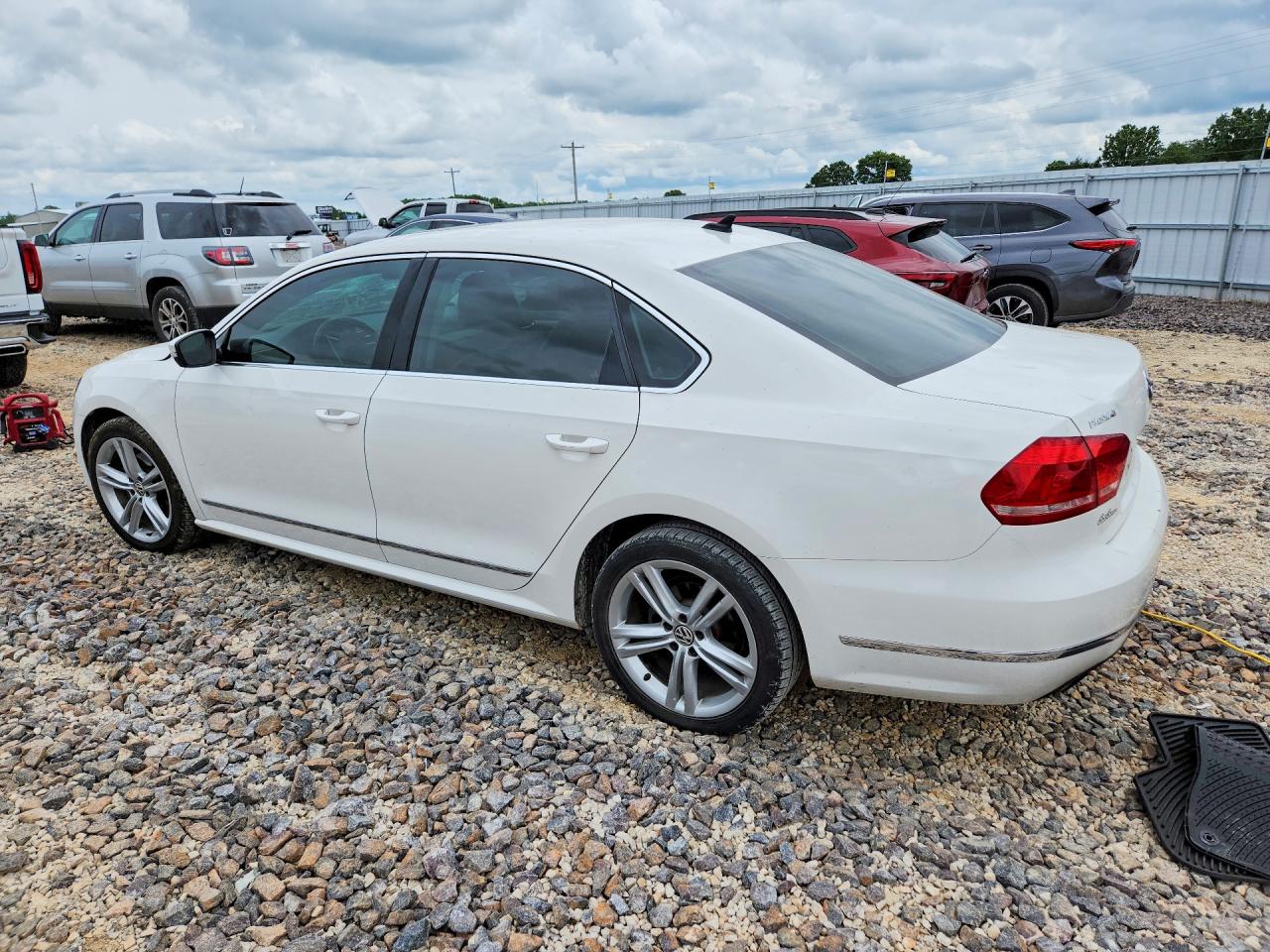 2015 VOLKSWAGEN PASSAT photo 3