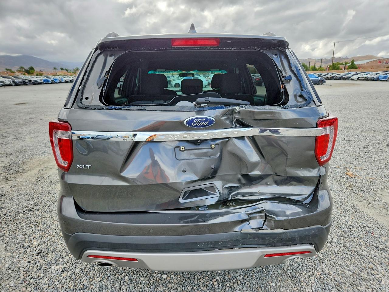 2017 FORD EXPLORER XLT photo 11