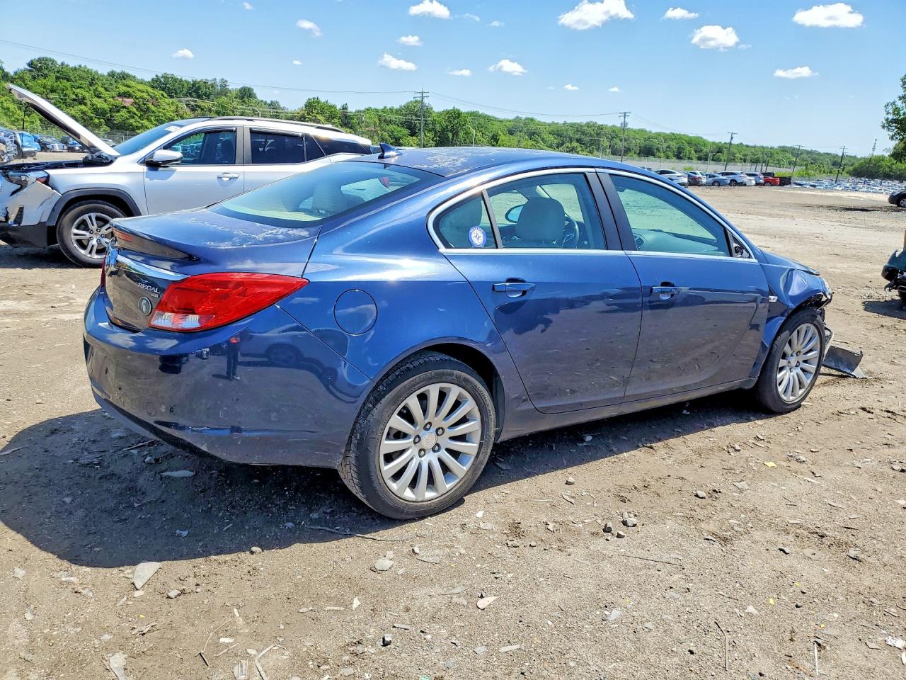 2011 BUICK REGAL CXL photo 3