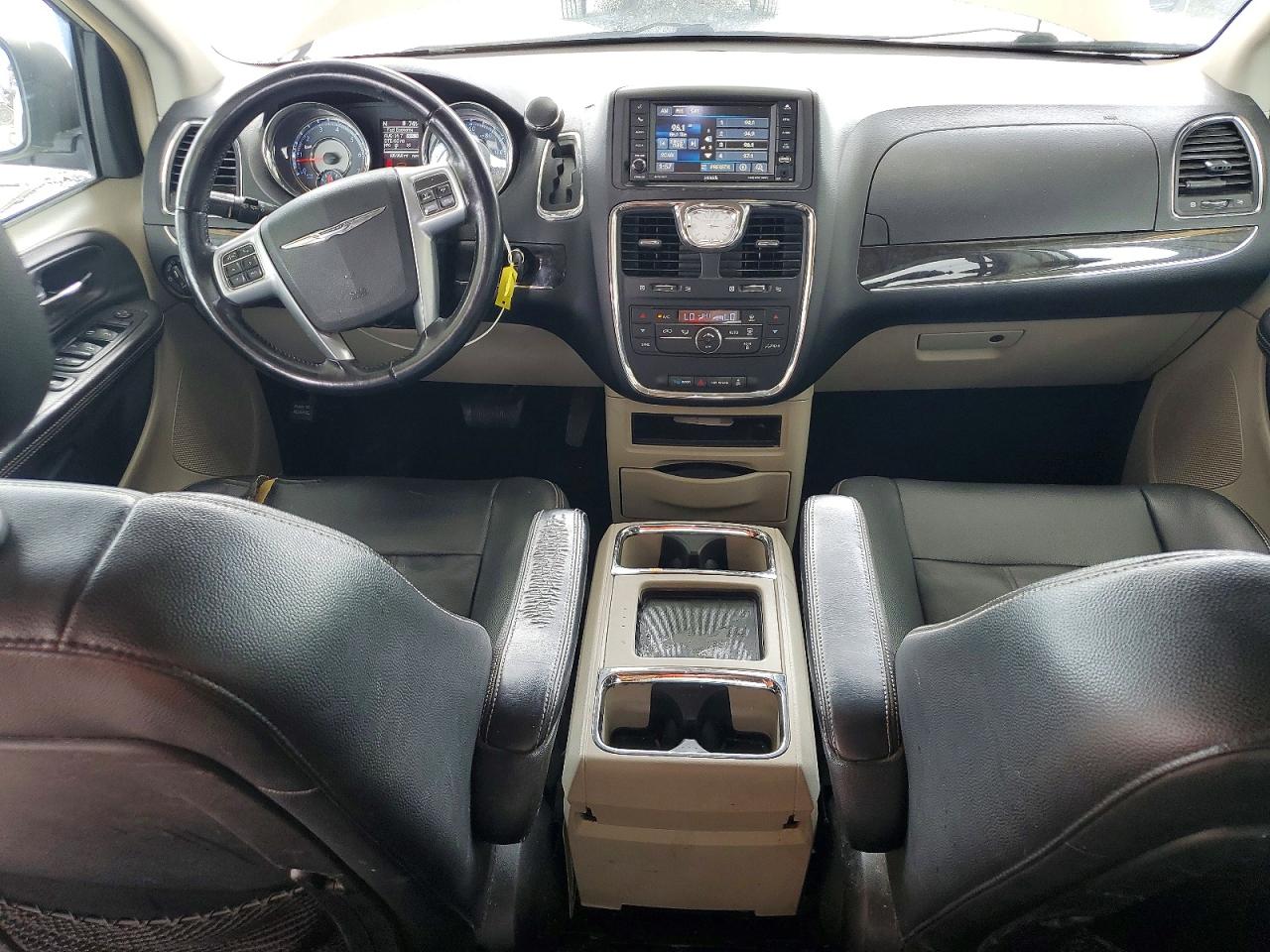 2013 CHRYSLER TOWN & COUNTRY TOURING photo 15