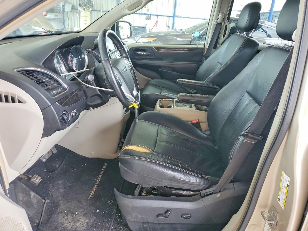 2013 CHRYSLER TOWN & COUNTRY TOURING photo 13