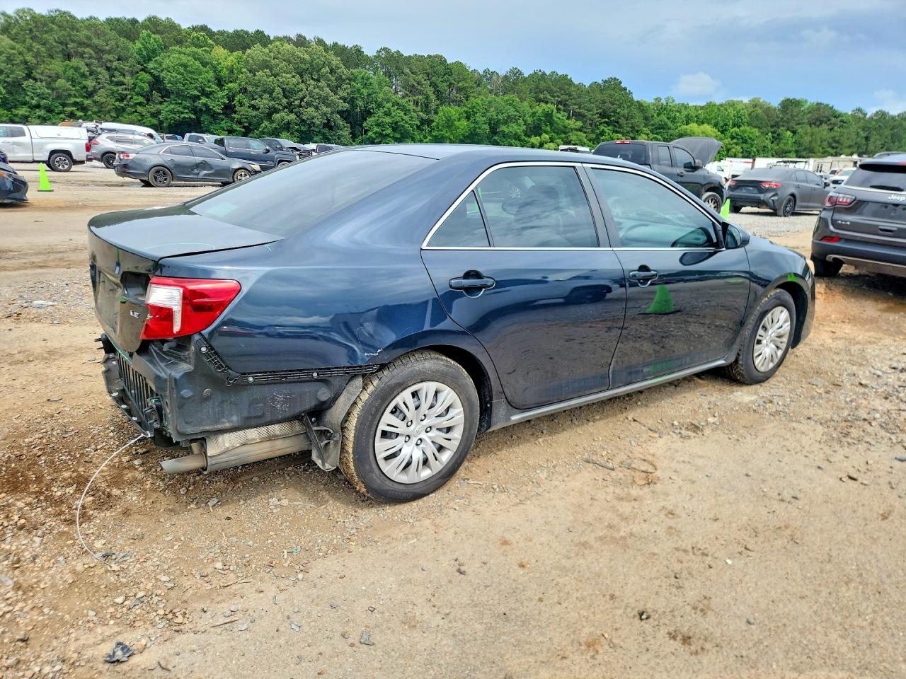 2013 TOYOTA CAMRY LE photo 3