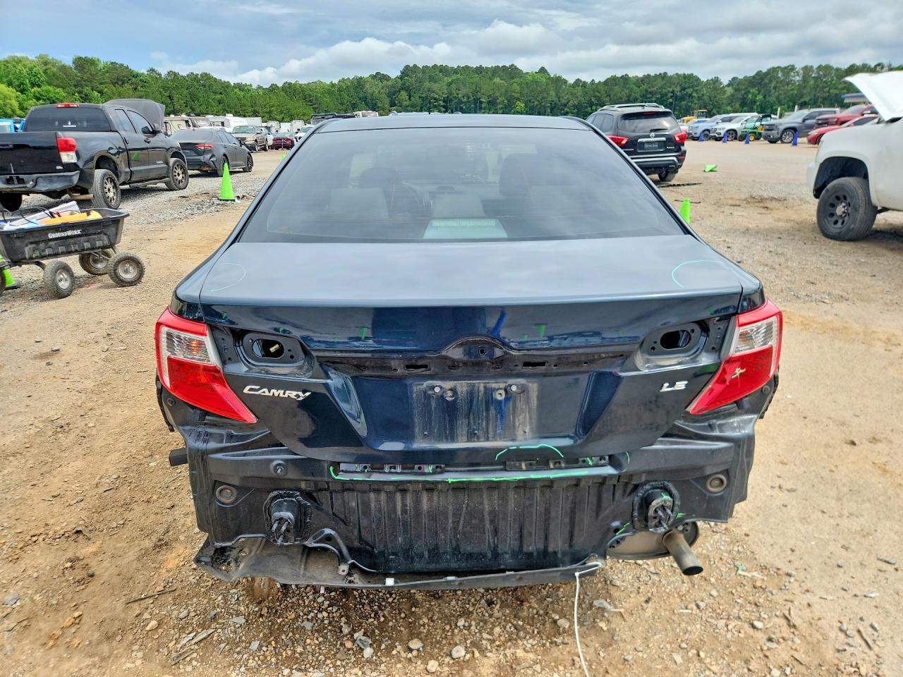 2013 TOYOTA CAMRY LE photo 6