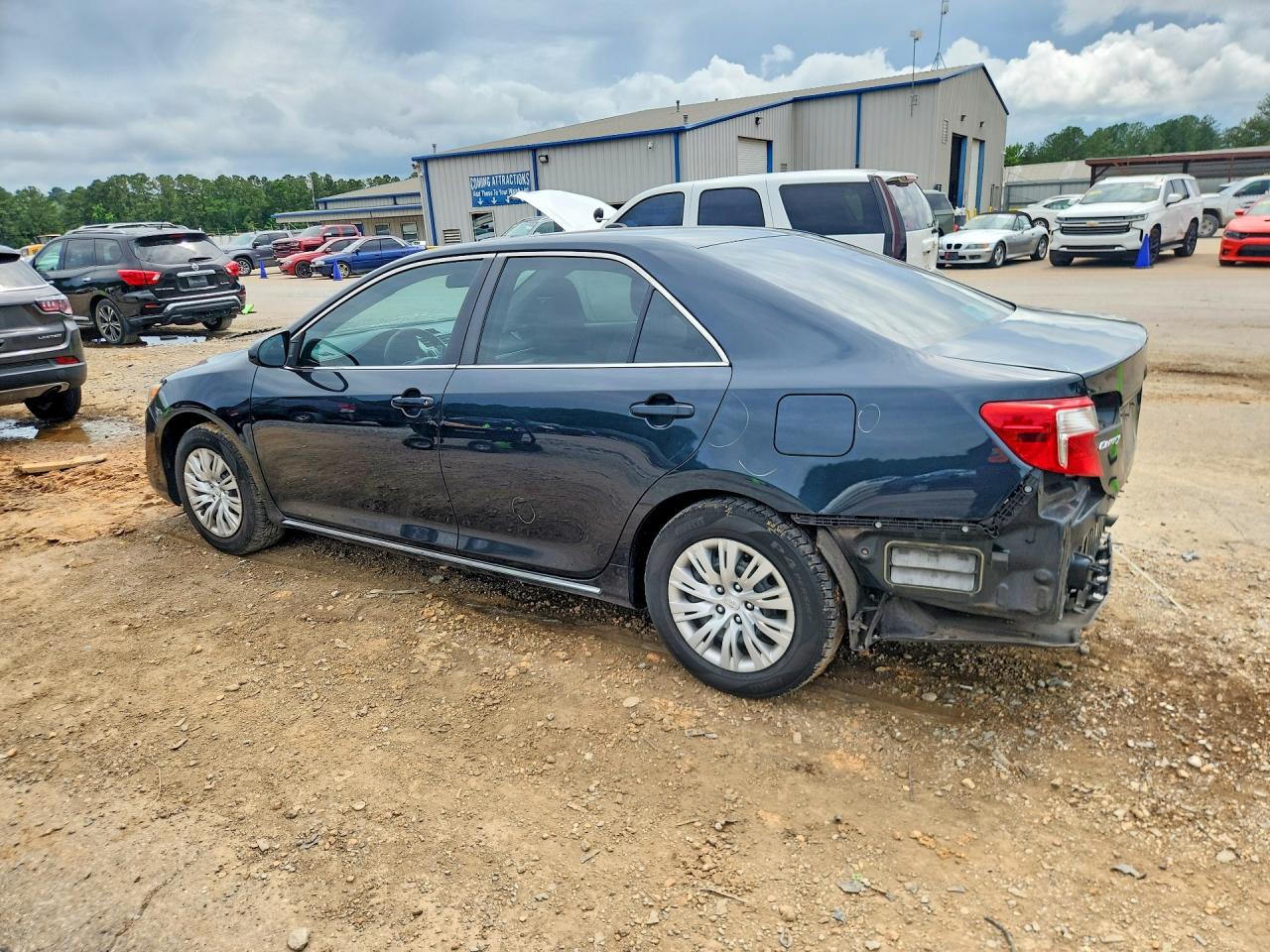 2013 TOYOTA CAMRY LE photo 2
