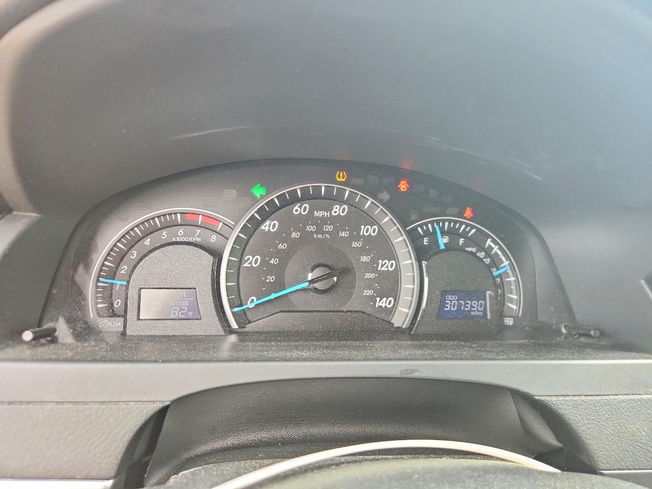 2013 TOYOTA CAMRY LE photo 9