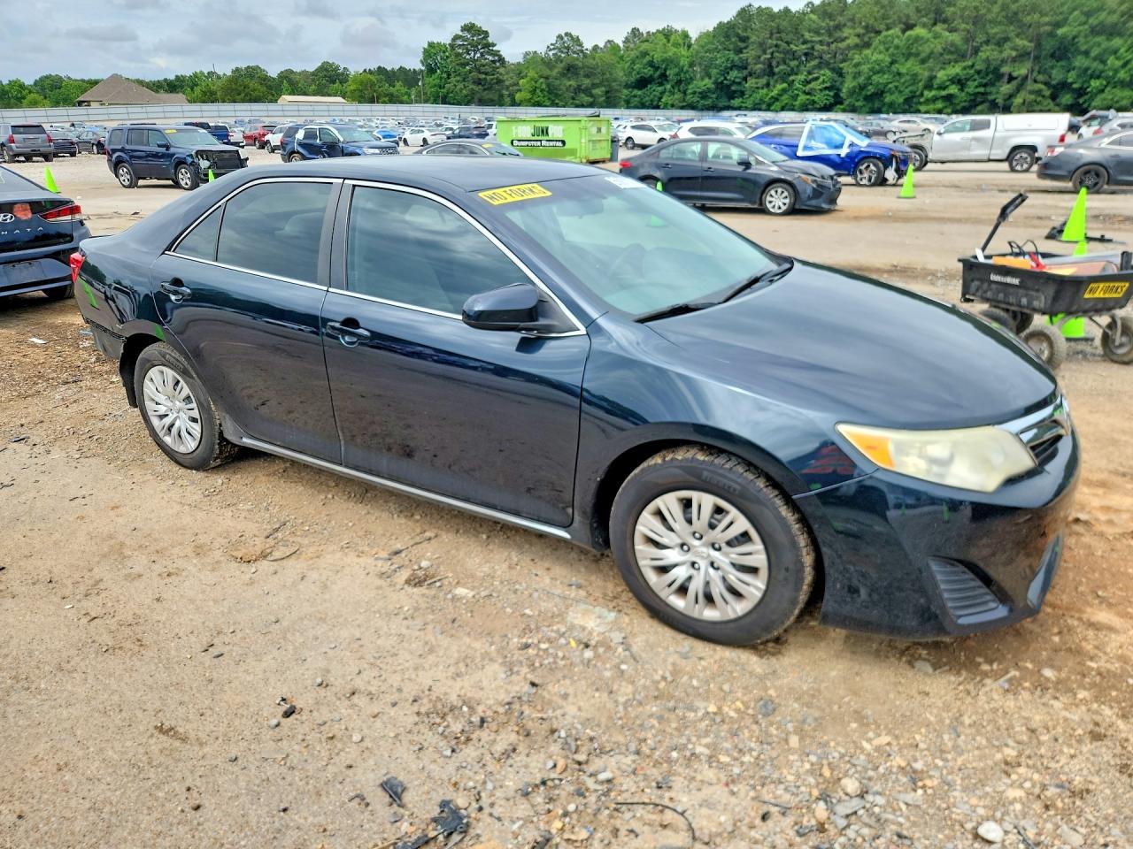 2013 TOYOTA CAMRY LE photo 4