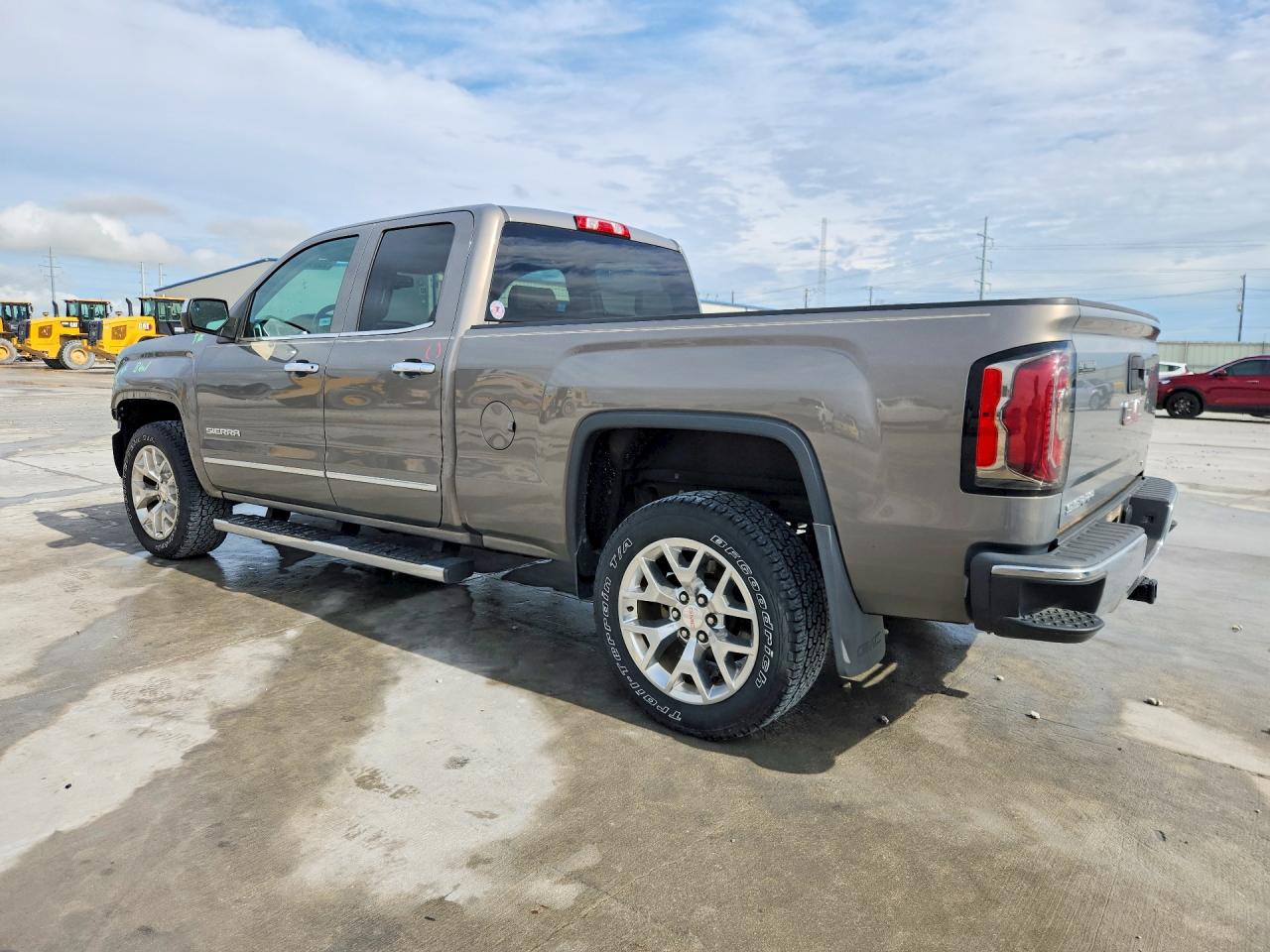 2017 GMC SIERRA C1500 SLT photo 4