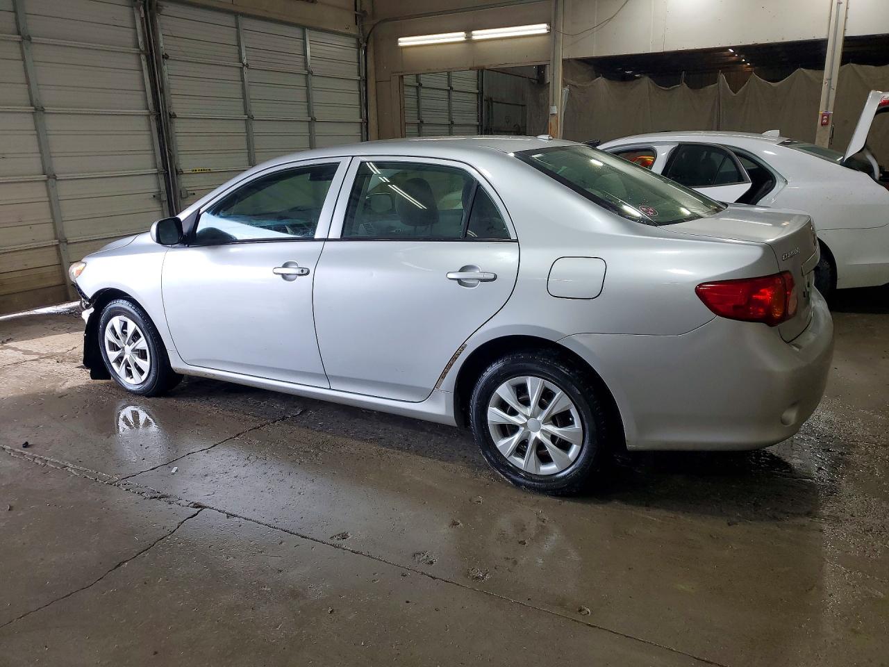 2010 TOYOTA COROLLA LE photo 3