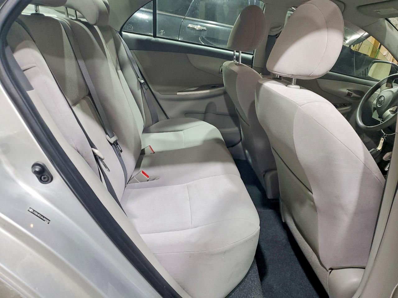 2010 TOYOTA COROLLA LE photo 19
