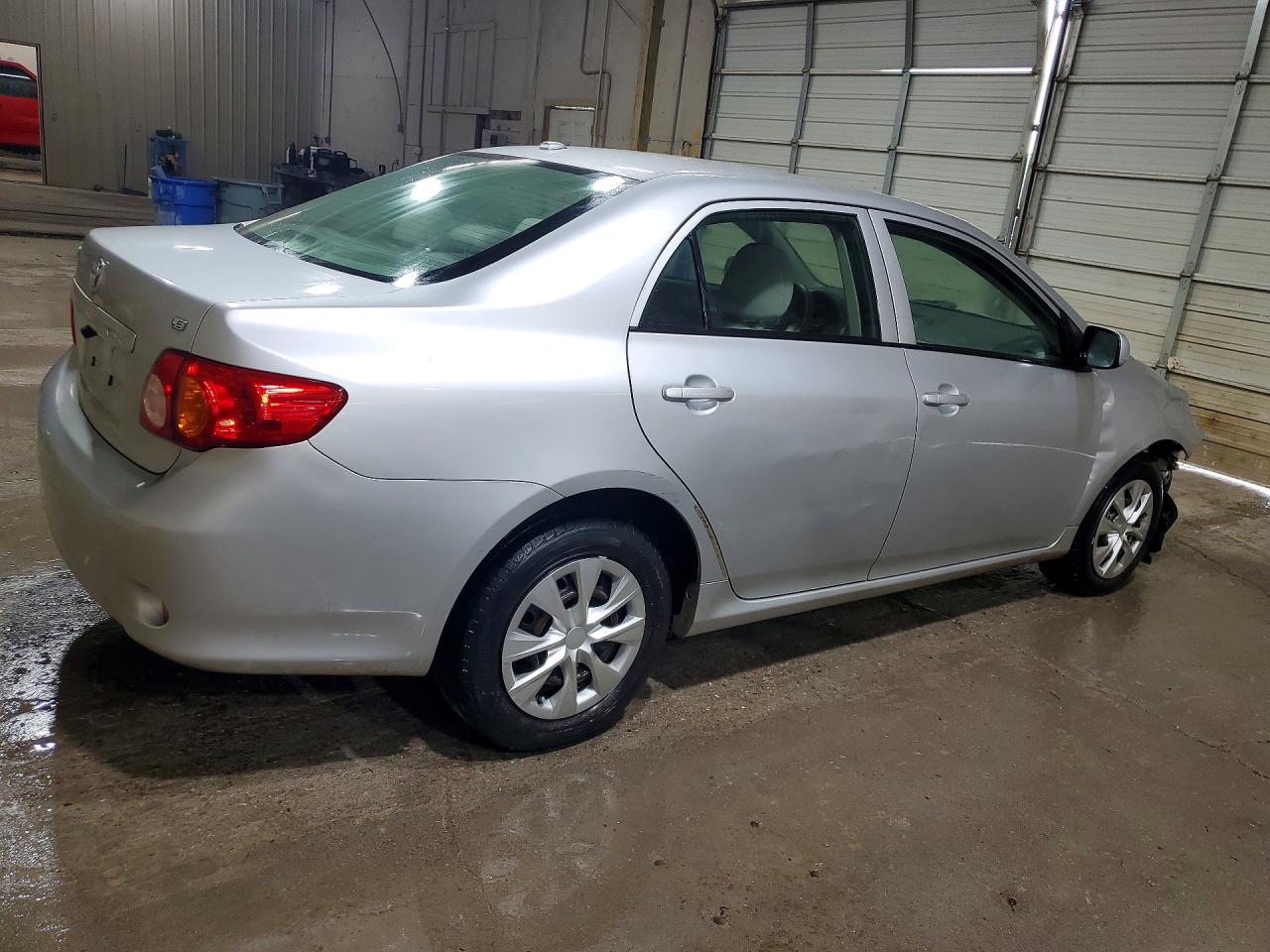 2010 TOYOTA COROLLA LE photo 5