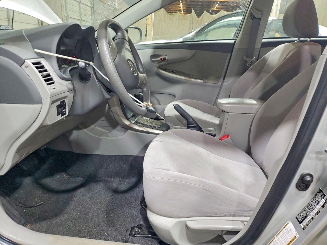 2010 TOYOTA COROLLA LE photo 13