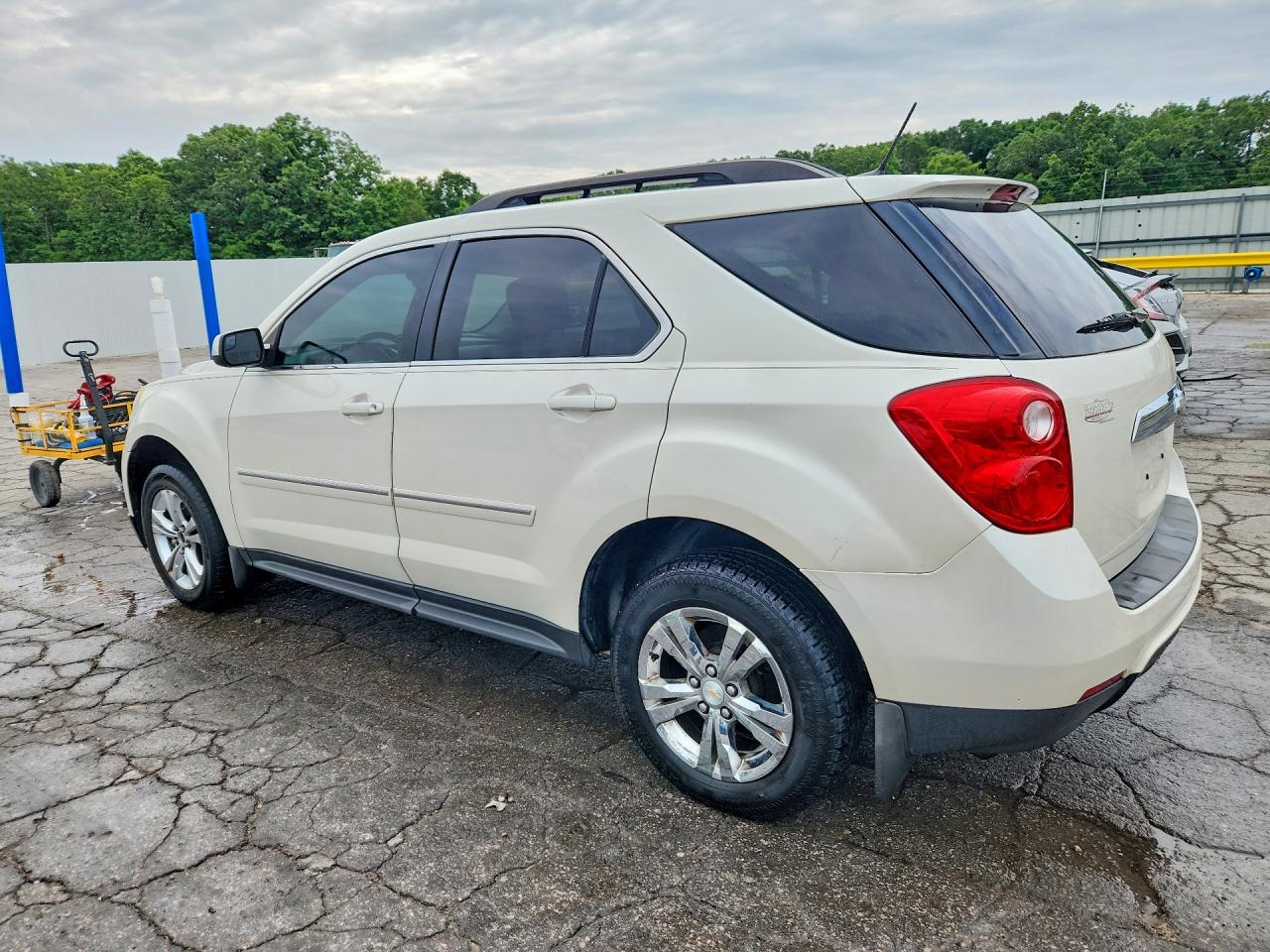 2013 CHEVROLET EQUINOX LT photo 3