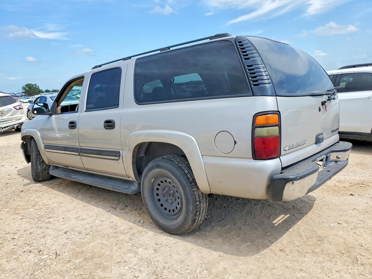 2004 CHEVROLET SUBURBAN C1500 photo 3