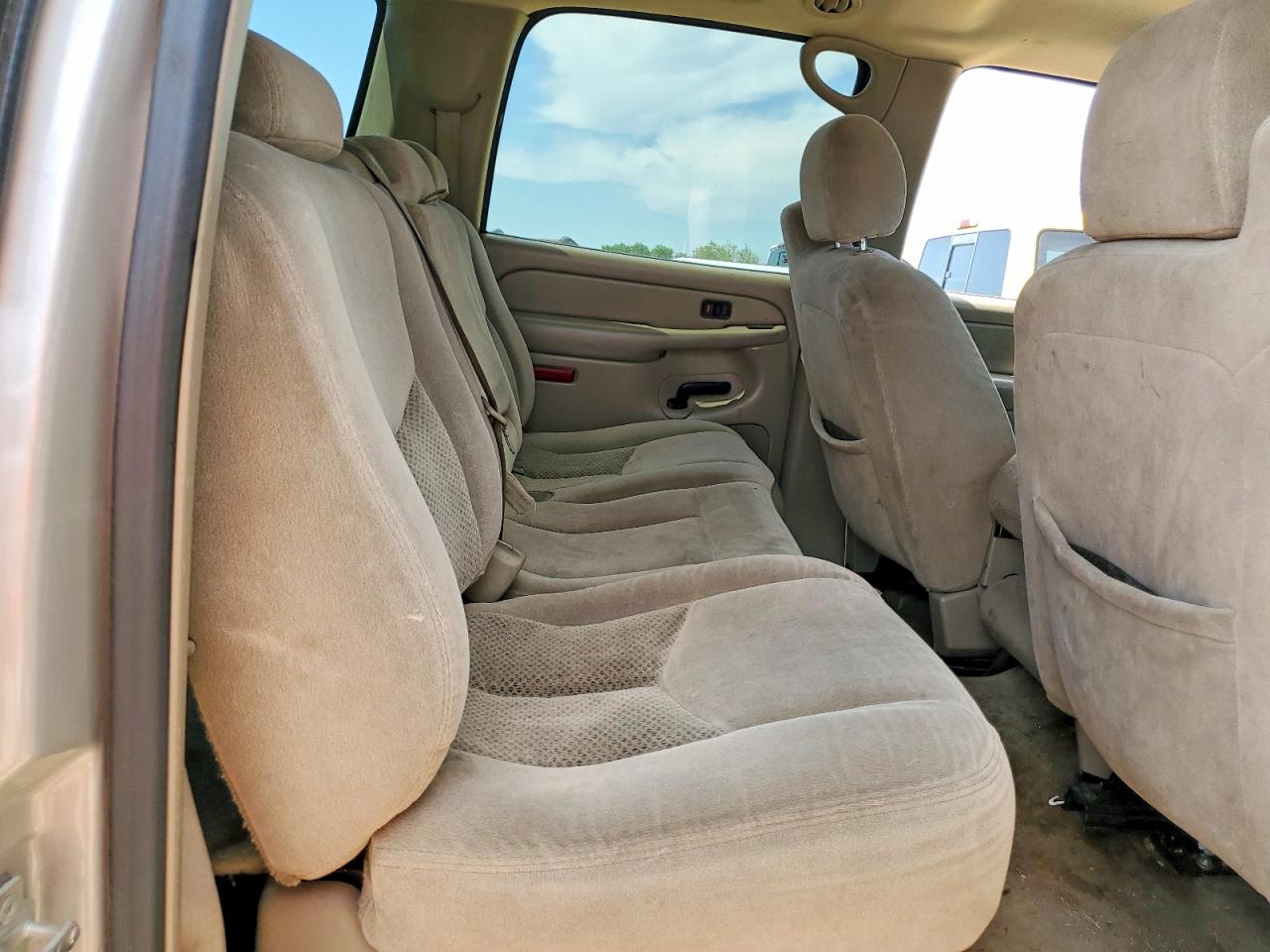 2004 CHEVROLET SUBURBAN C1500 photo 19