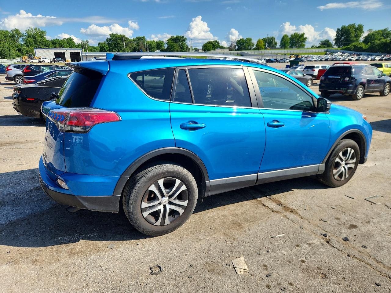 2017 TOYOTA RAV4 LE photo 7