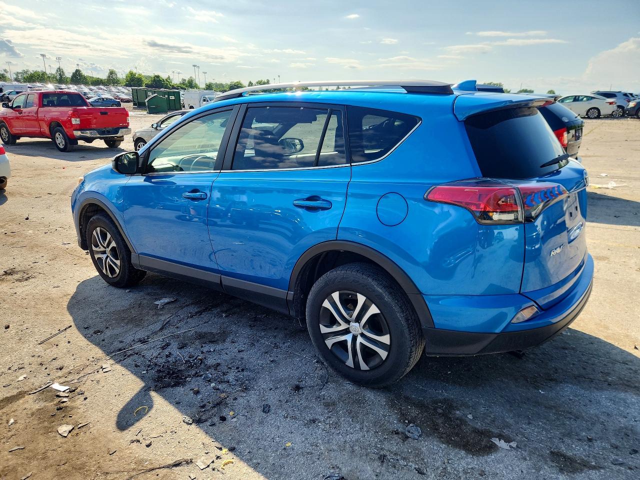 2017 TOYOTA RAV4 LE photo 4