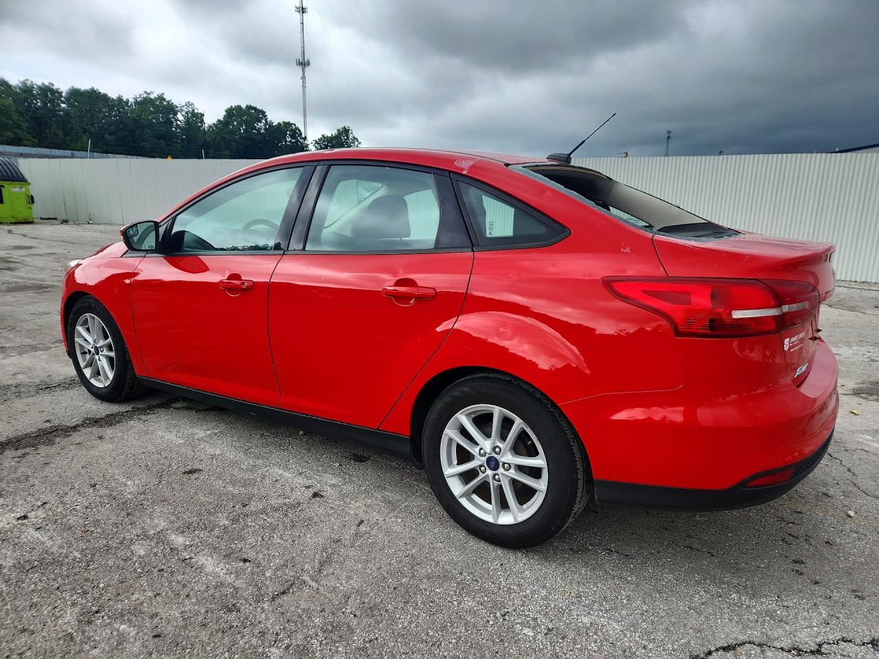 2017 FORD FOCUS SE photo 3