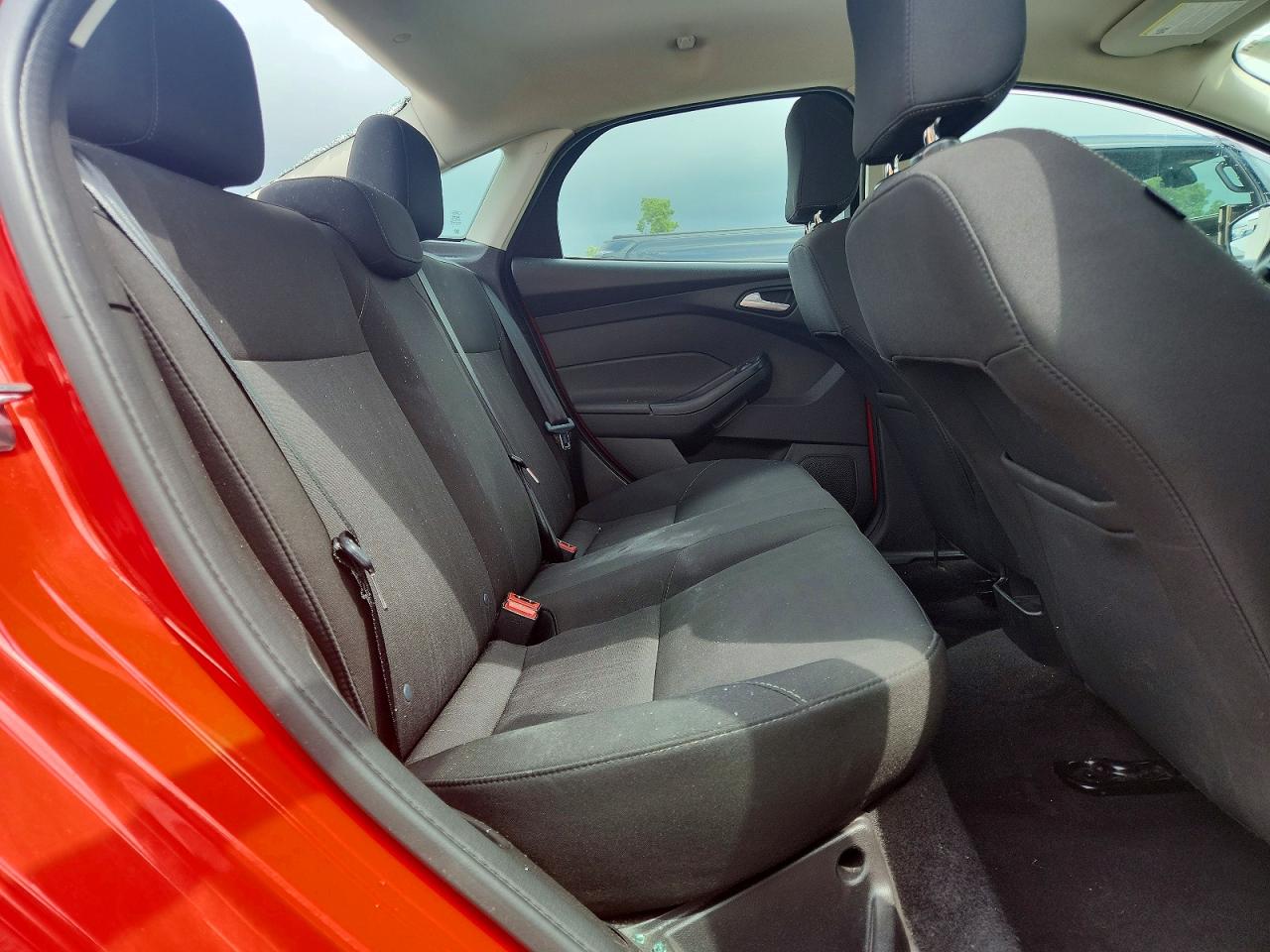 2017 FORD FOCUS SE photo 19